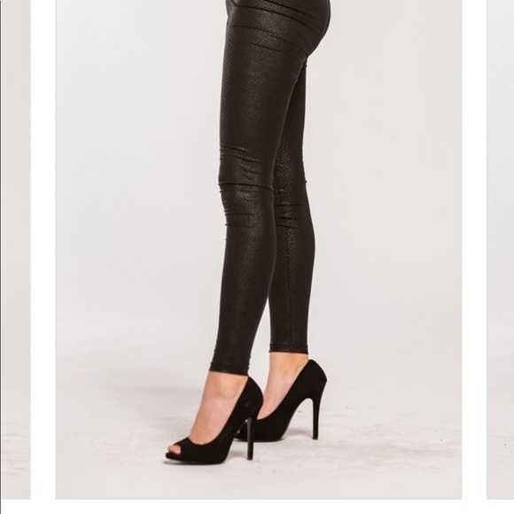 Snakeskin Embossed Leggings - Picture 6 of 7